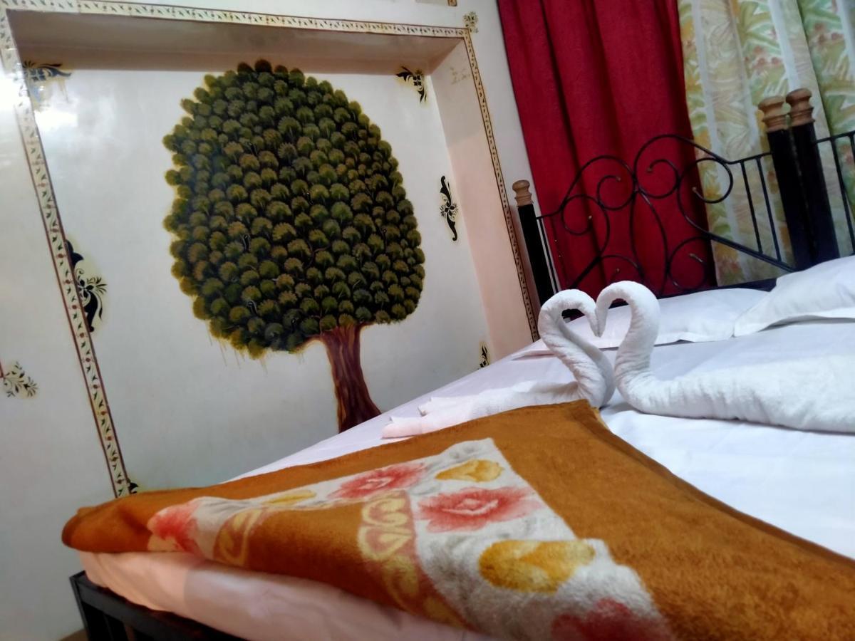 होटल के अलावा Golden Dreams Jodhpur (Rajasthan)