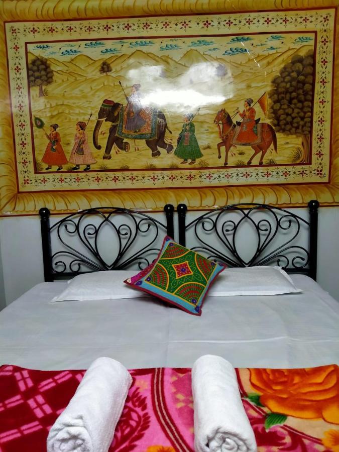 होटल के अलावा Golden Dreams Jodhpur (Rajasthan)